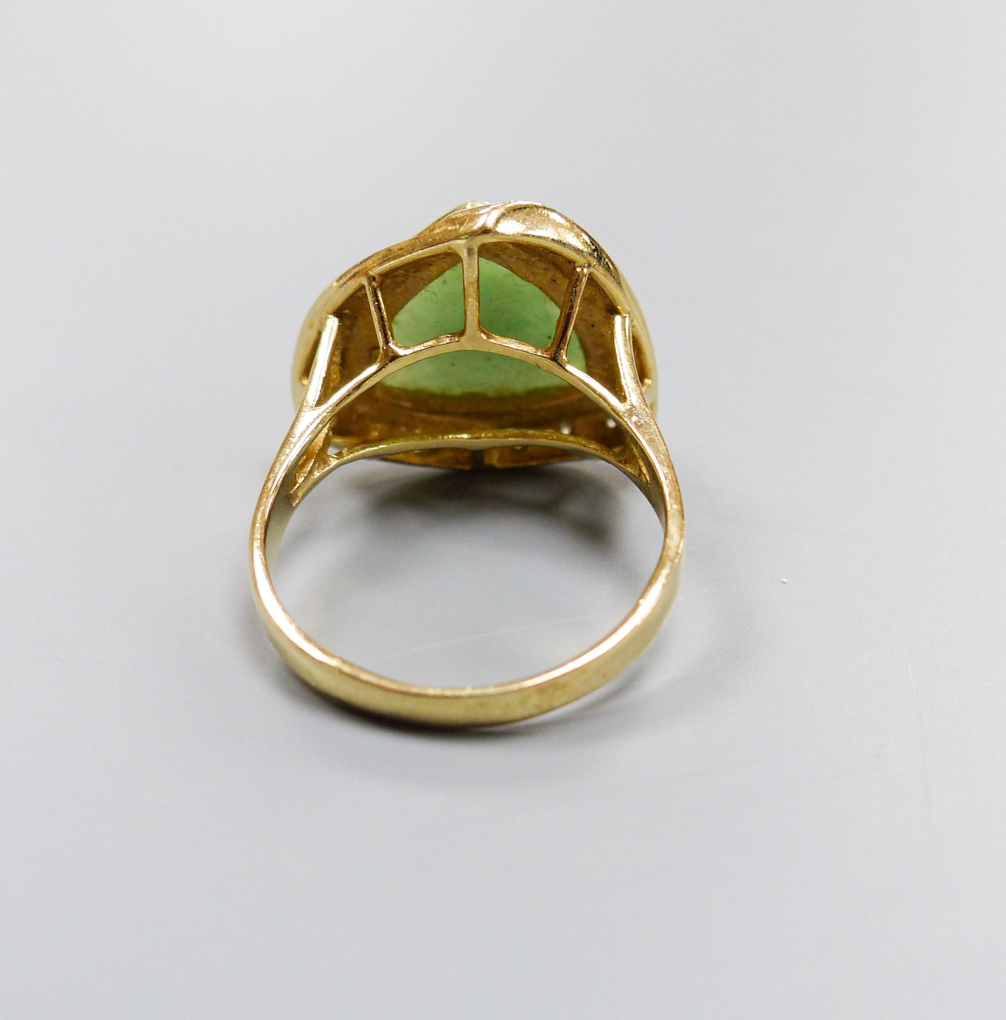 A modern 14ct gold, green hardstone and diamond chip set dress ring, size M, gross 5.2 grams.